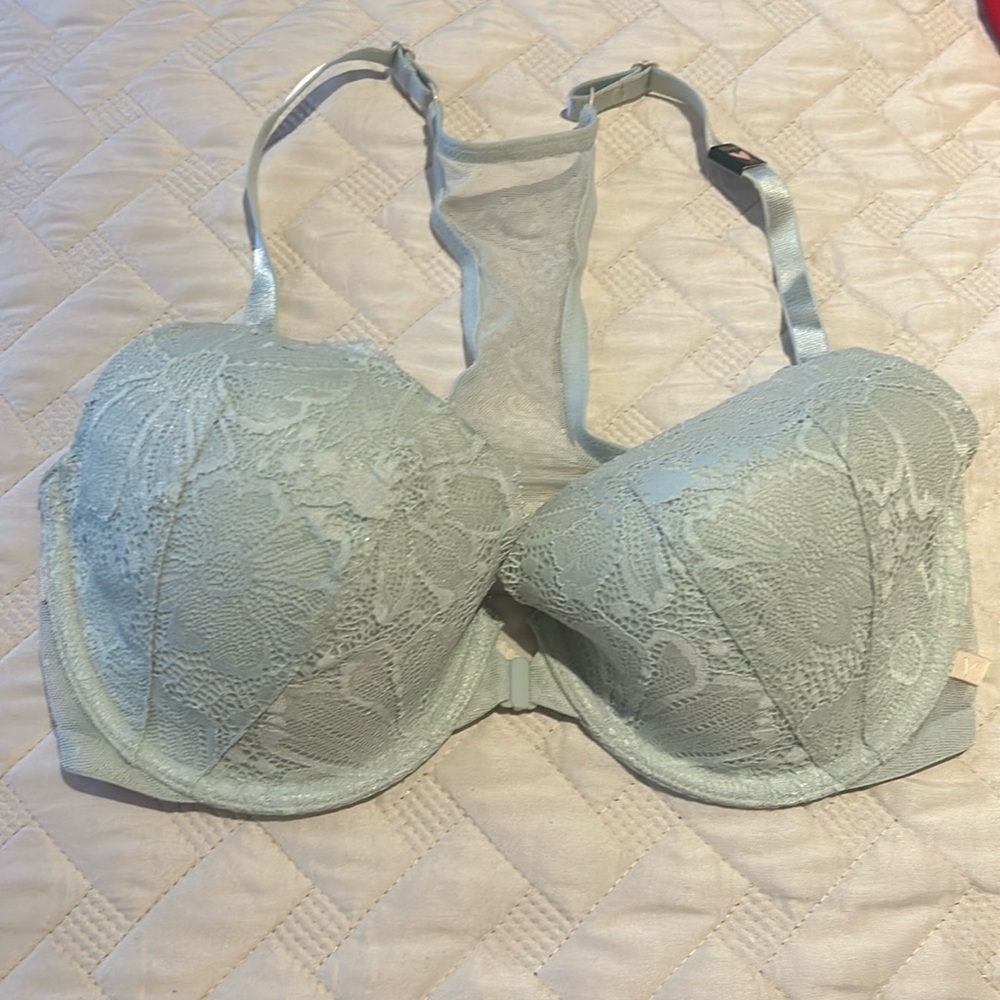 Front closure bra